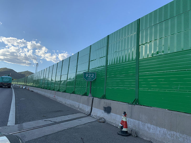 聲（shēng）屏障隔（gé）音牆（qiáng）